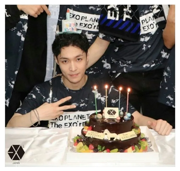 Selamat ulang tahun, Lay © EXO-L Japan Update