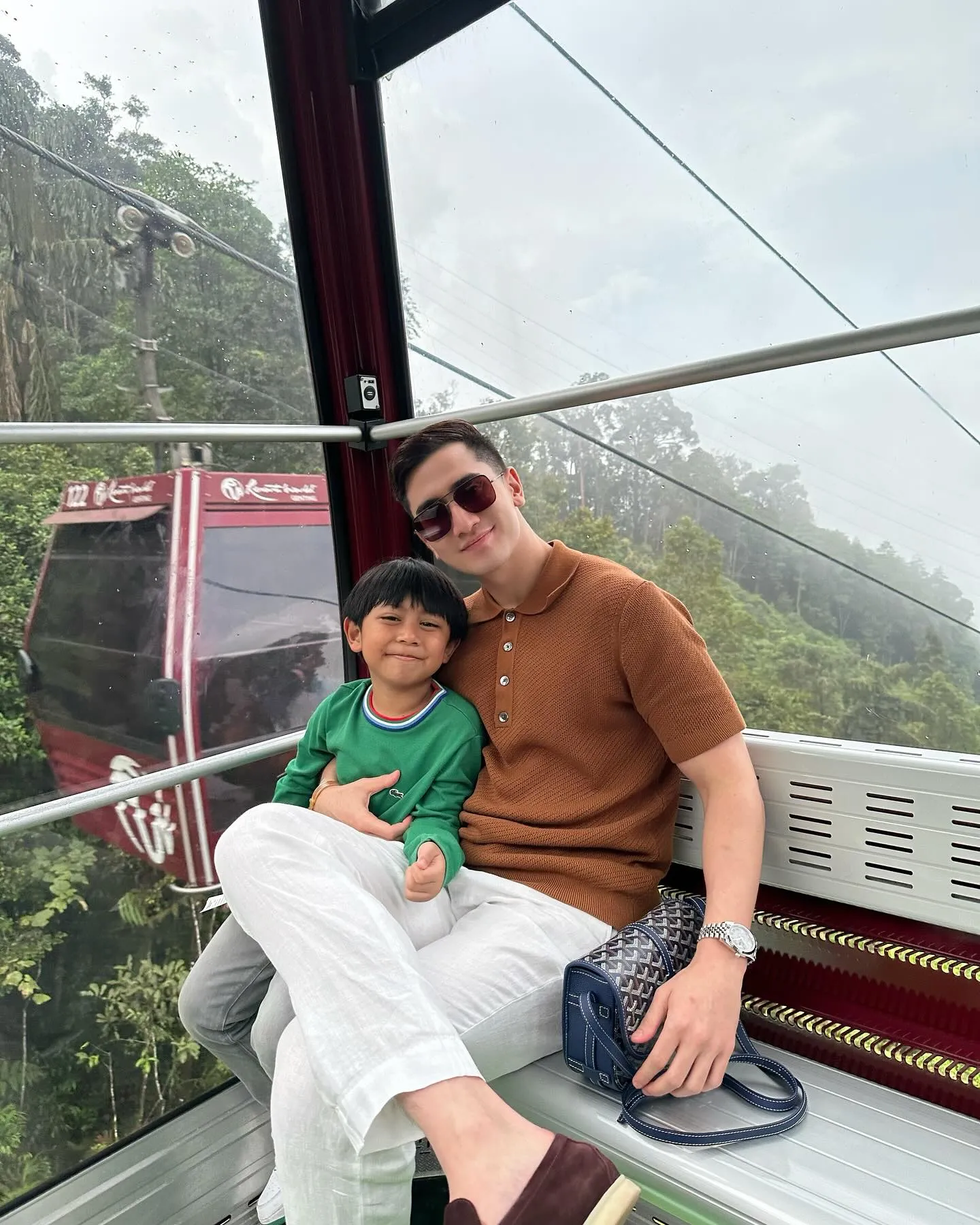 Potret hangat Verrell Bramasta dan adik sambung (credit: Instagram.com/bramastavrl/)