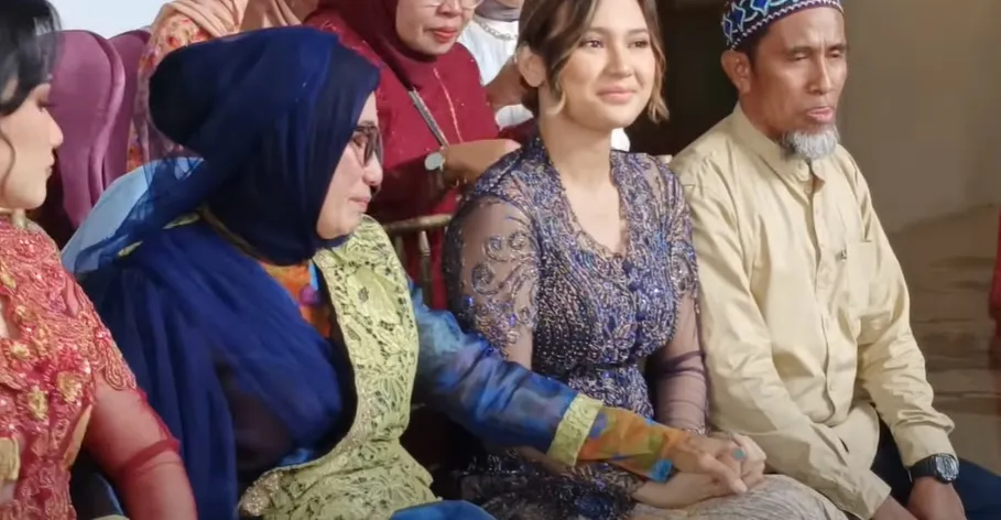 Duduk di Samping sang Ibu