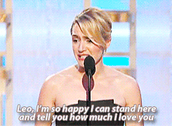 Kate saat mengucapkan terima kasih kepada Leo © hiddlesy.tumblr.com