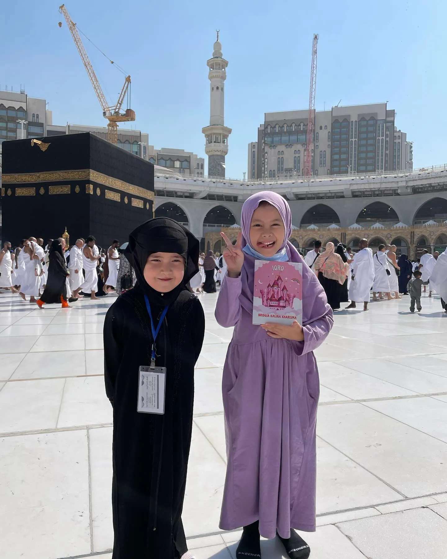 Potret anak  Acha Septriasa umrah tanpa mengeluh (credit: Instagram.com/septriasaacha)