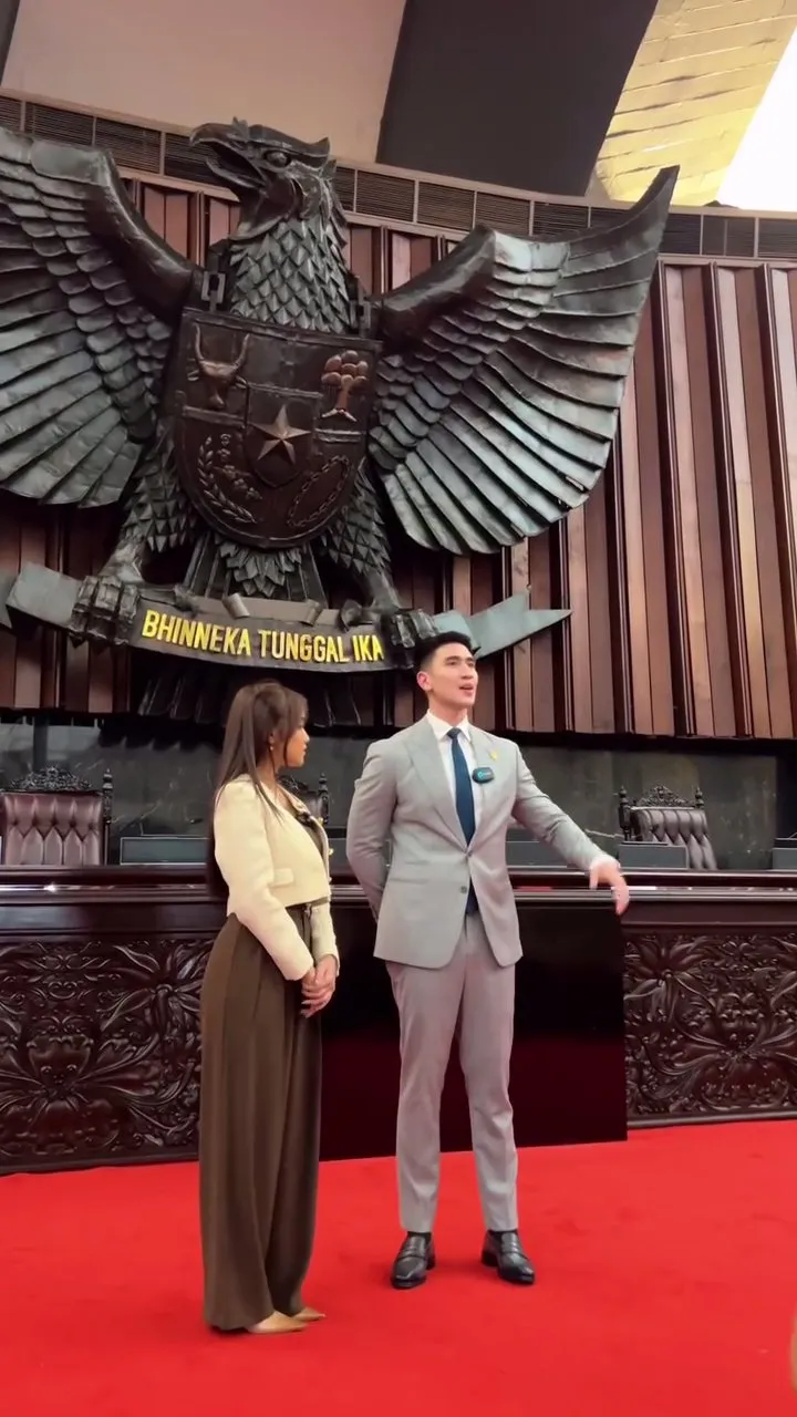Momen Fuji diajak keliling gedung DPR RI (credit: Instagram.com/bramastavrl/)
