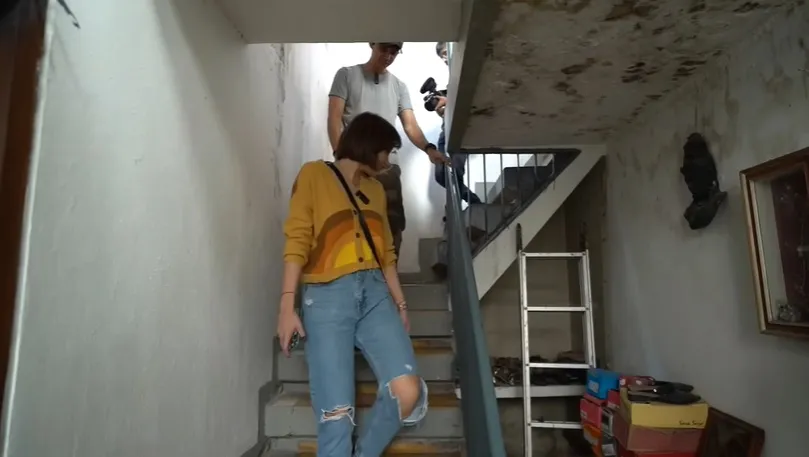 Potret rumah kakek dan nenek Adinia Wirasti dengan dua lantai (credit: Youtube.com/Sara Wijayanto)