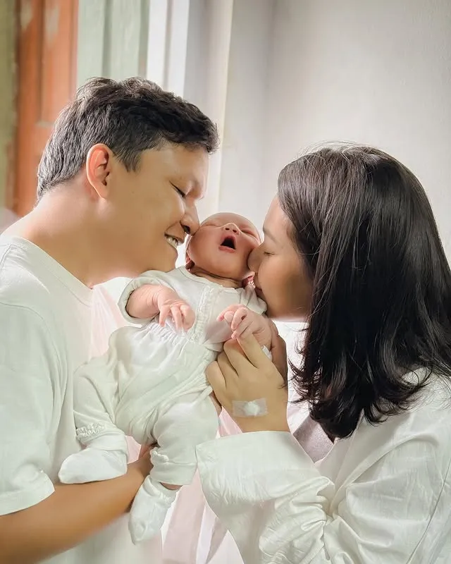 Potret Sinta Mutiara Adik Indah Permatasari dikaruniai anak pertama (credit: Instagram.com/sintamutiarabell/)