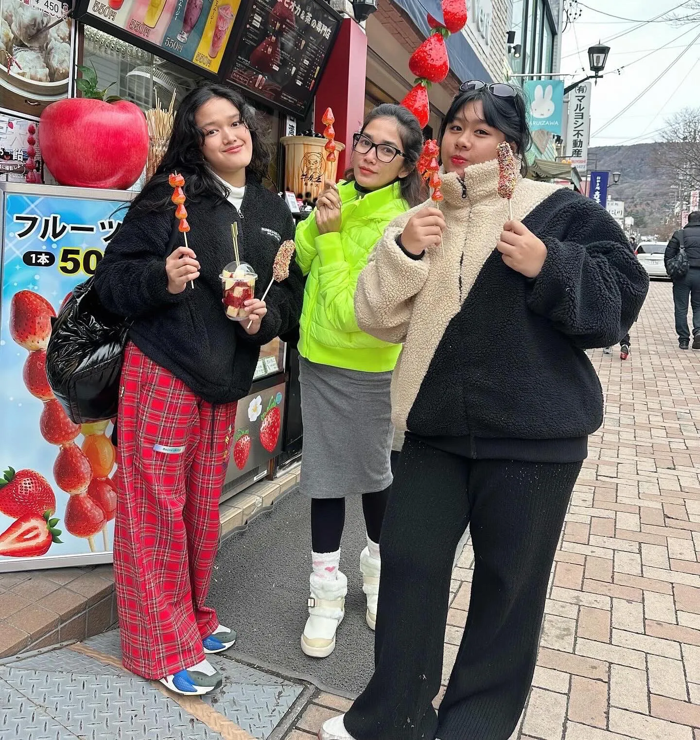 Potret Ussy Sulistiawaty tampak seumuran bersama anak (credit: Instagram.com/ussypratama/)