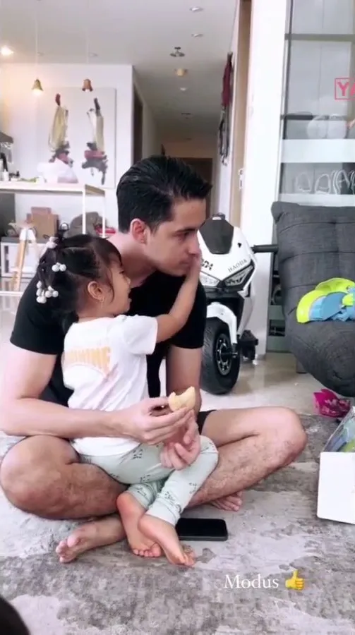 (credit: Instagram.com/yashowbiz/)