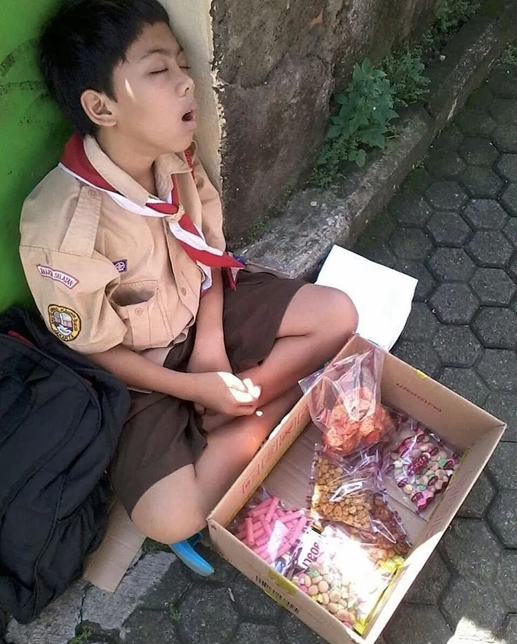 Abil, bocah SD penjual jajanan ringan yang jadi viral © twitter.com/SekolahRelawan