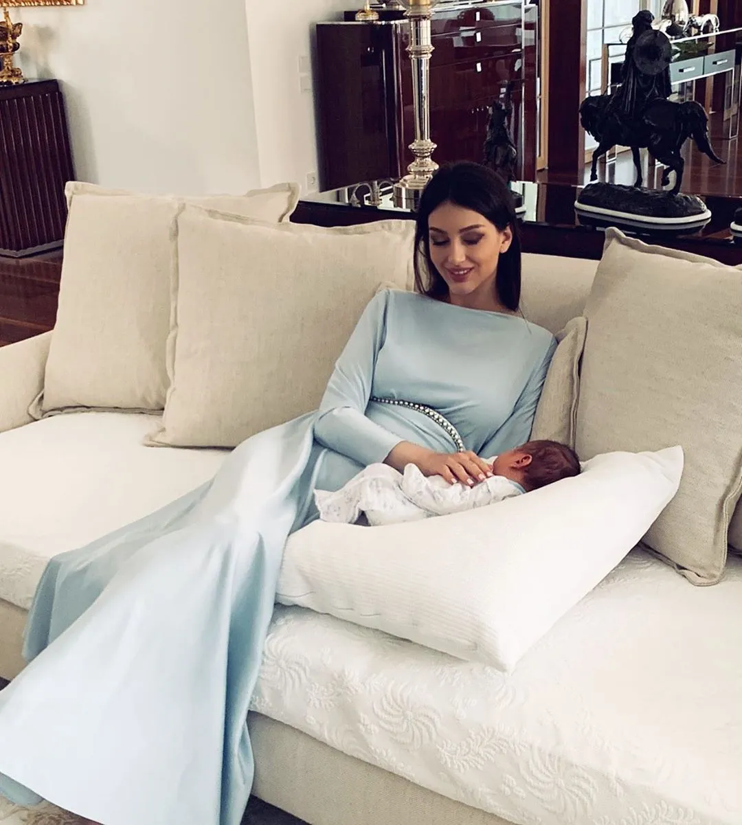 (credit: instagram.com/rihanapetra)