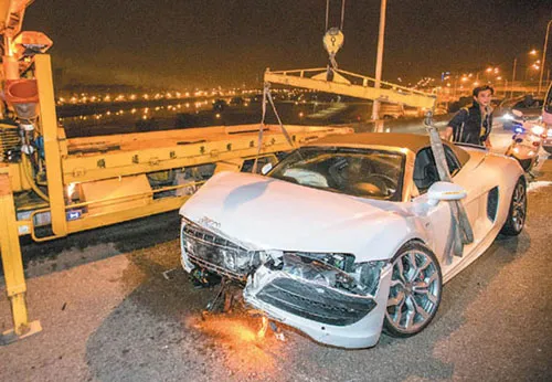 Mobil Audi R8 Jimmy Lin yang rusak via xin.msn.com