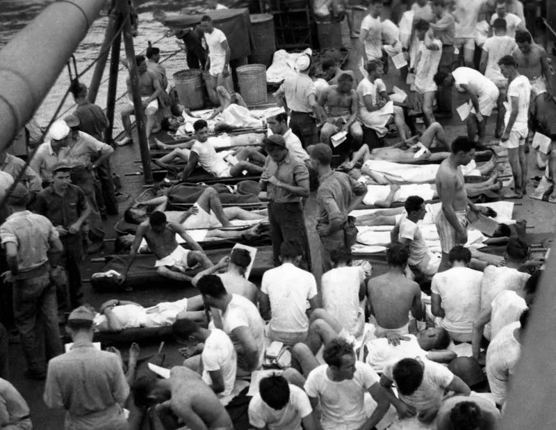 Para awak kapal USS Indianapolis yang selamat / © p-base.com