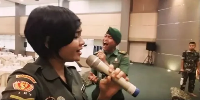 Merry Gustianzhari, anggota Kowad yang memiliki suara indah © Youtube.com/Merry Gustianzhari