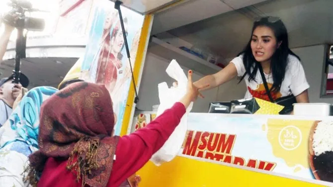 Hasil penjualan ini akan didonasikan. © KapanLagi.com/Akrom Sukarya