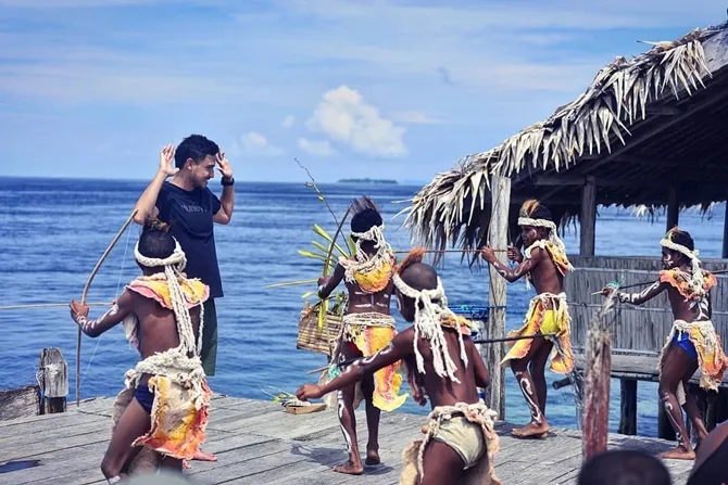 Hamish mengaku amat ketagihan pada keindahan laut sekitar Papua. © Instagram.com/HamishDw