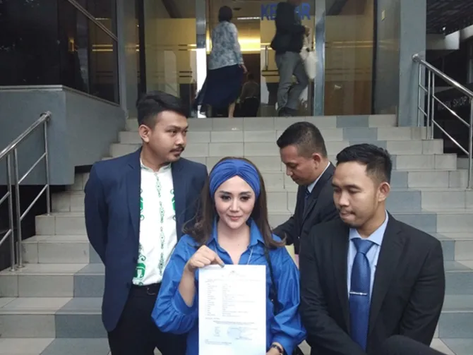Aida yang merasa tak bersalah pun melaporkan Wireny ke polisi. © KapanLagi.com/Sahal Fadhli