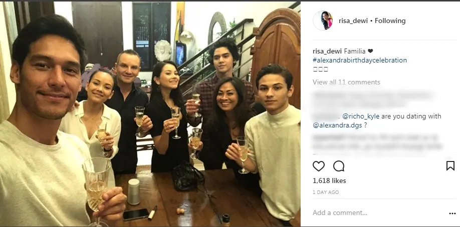 Suasana hangat makan malam ultah Alexandra Daguise bersama Al & Richard. (Cr: instagram.com/risa_dewi)