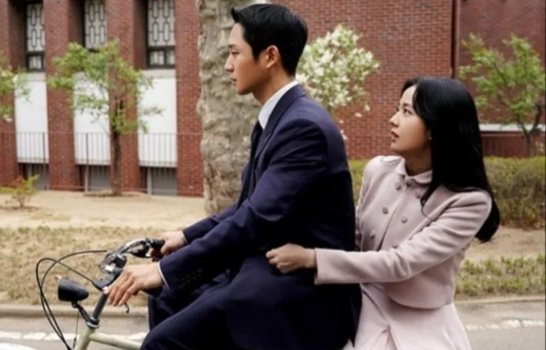 Kim Hee Won - Inilah Lirik Lagu dan Terjemahan OST Snowdrop 'Friend' - Kim Hee Won