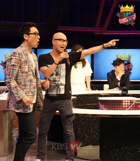 Lee Hwi Jae dan Hong Suk Chun saat menjadi dalam acara KBS The Lord of the Ratings @mwave.interest.me