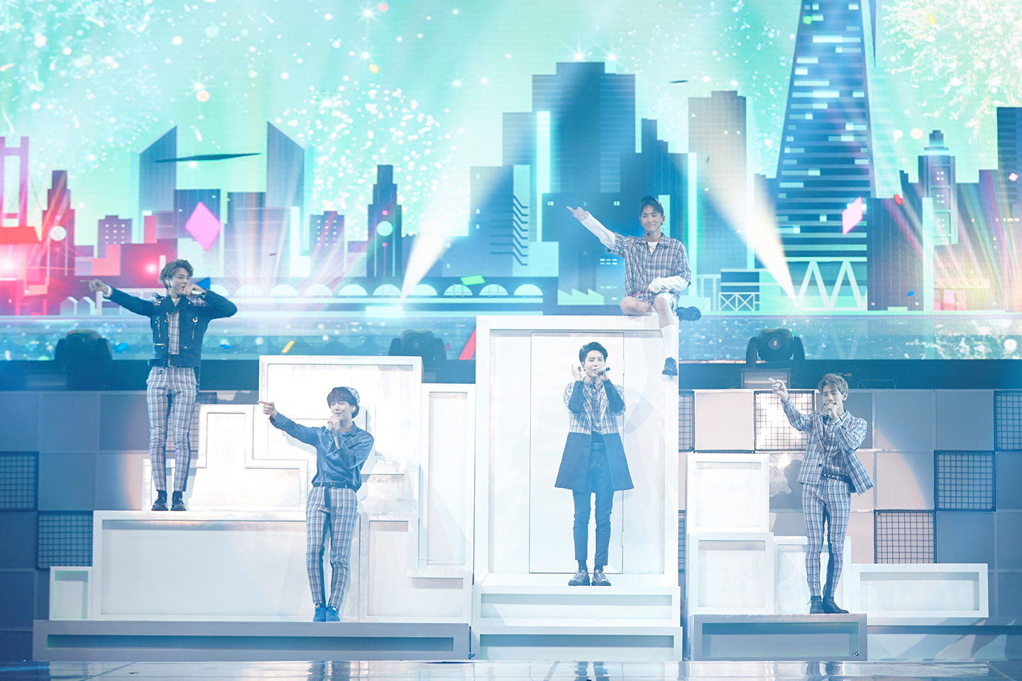Indonesia jadi negara yang beruntung karena SHINee membawakan beberapa lagu barunya kemarin © SHINee