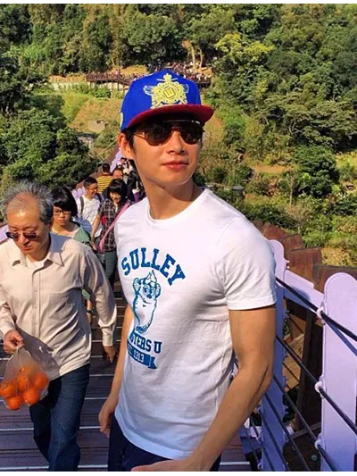 Calvin Chen memposting fotonya di akun weibo @xin.msn.com