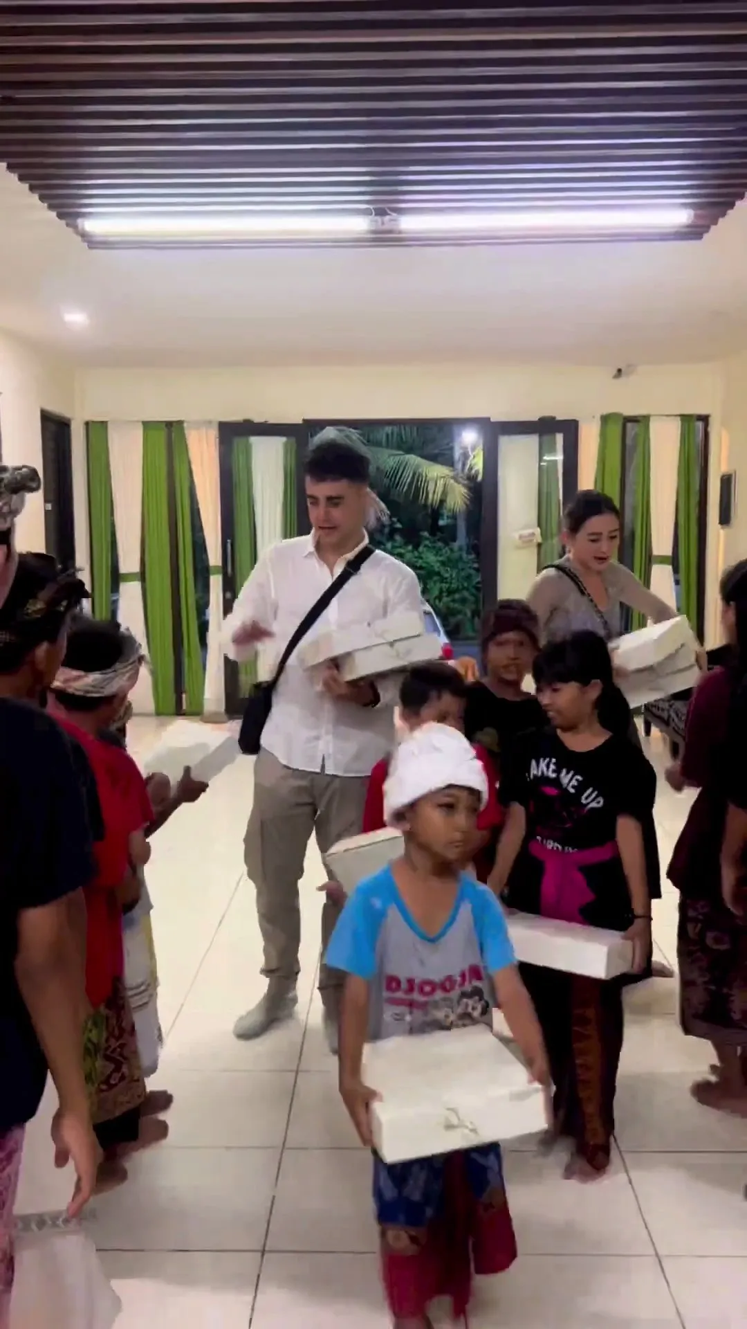 (credit: Instagram.com/indrabrotolaras/)