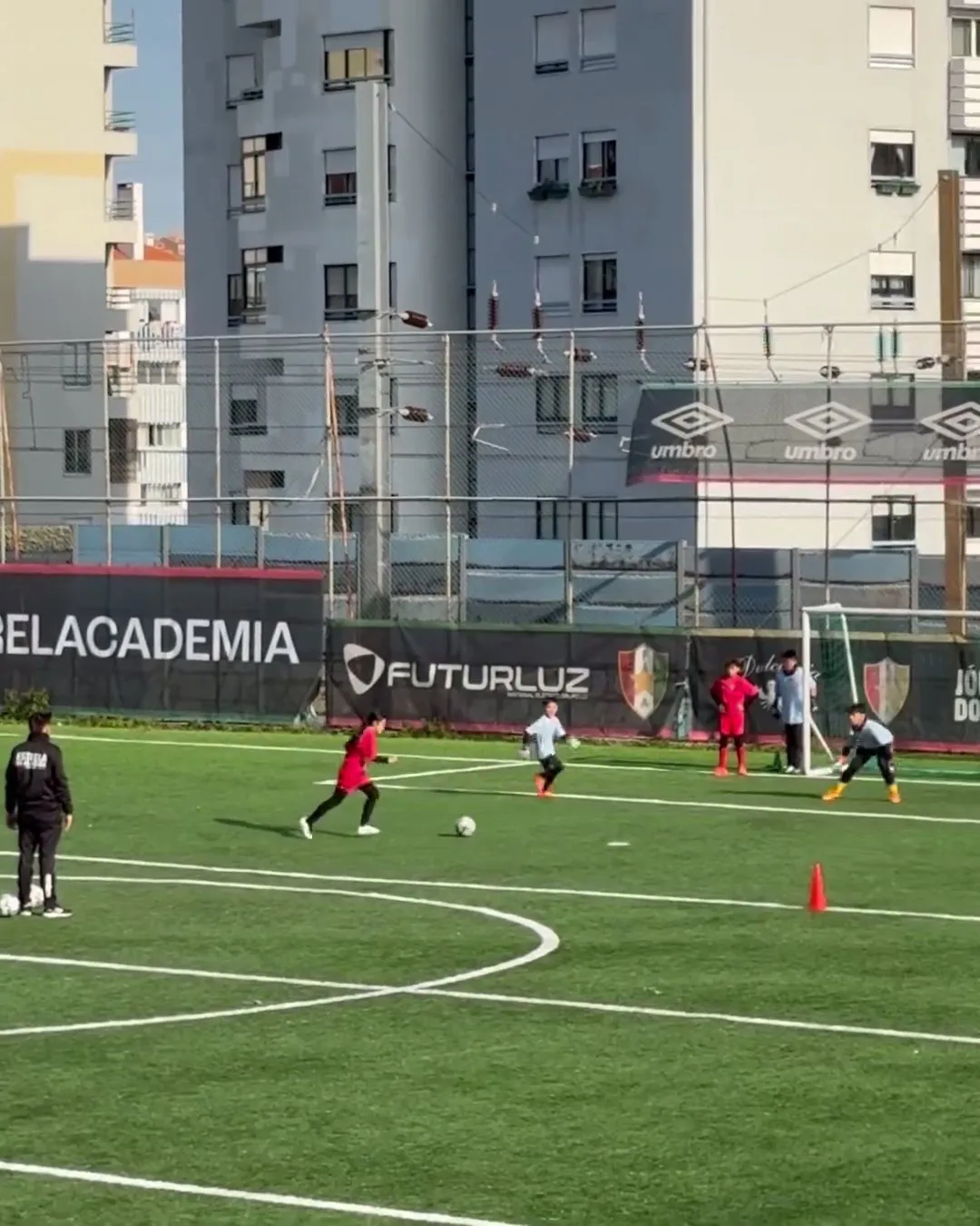 Potret Kala anak Zaskia Adya Mecca ikut camp sepak bola di Portugal (credit: Instagram.com/zaskiadyamecca/)