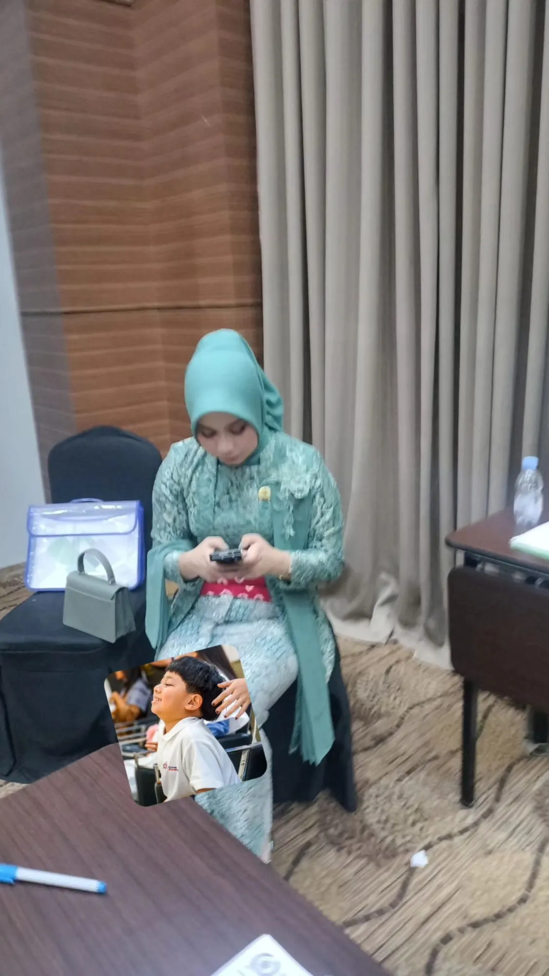 Potret penampilan ibu sambung Verrell Bramasta yang bikin pangling (credit: Instagram.com/nyaisarni2/)