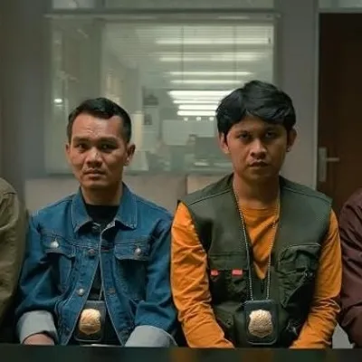 7 Film Series Indonesia yang Dibintangi Komika yang Wajib Ditonton