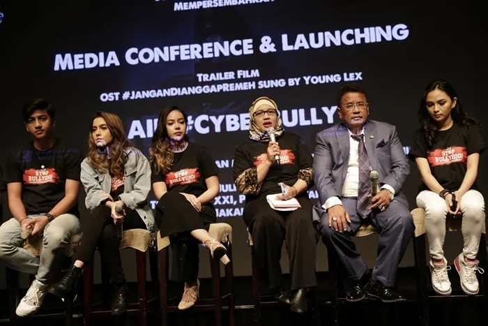 Wendy Wilson dan para pemeran lain saat konfrensi pers. (KapanLagi.com/Agus Apriyanto)