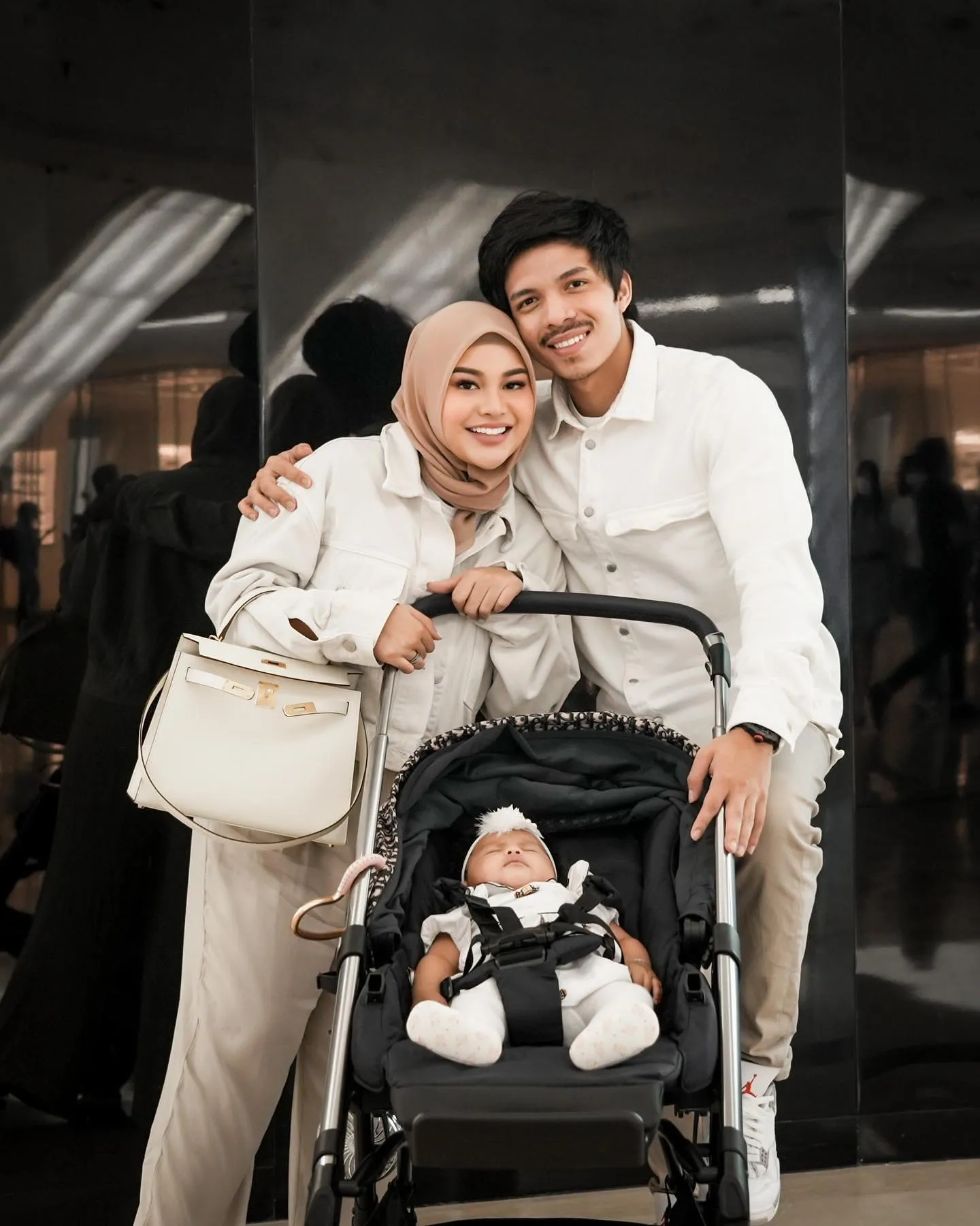 (credit: Instagram.com/aurelie.hermansyah/)