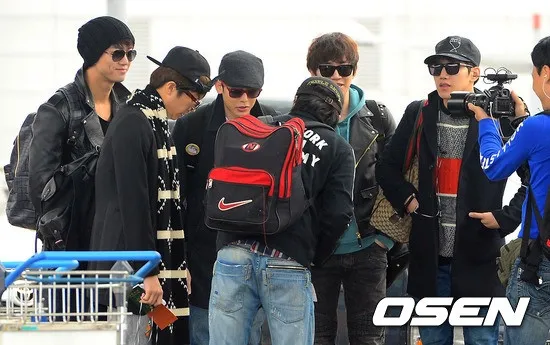 2PM di Bandara Incheon menuju Indonesia | via Osen
