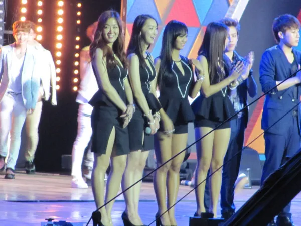 Sistar di Music Bank Jakarta via twitter @SISTAR_RP
