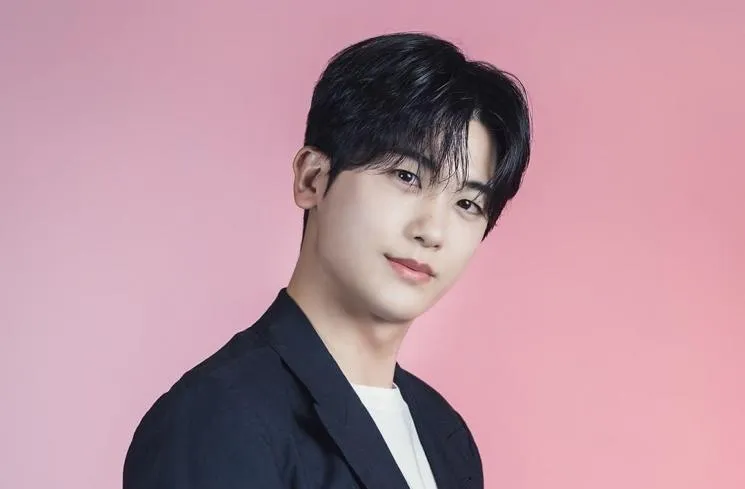 Park Hyung Sik berperan sebagai Yeo Jung Woo dalam drama 'DOCTOR SLUMP' - instagram.com/phs1116/