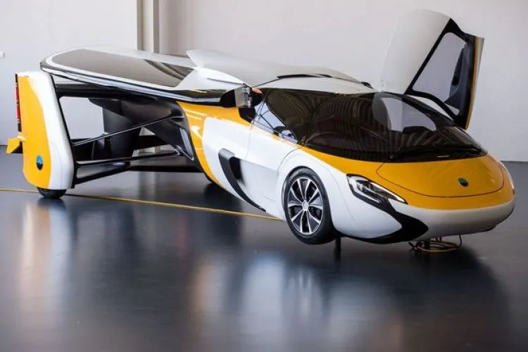 Mobil terbang AeroMobil resmi diluncurkan dan akan dikirim pada 500 pembeli pertama pada tahun 2010 © AeroMobil