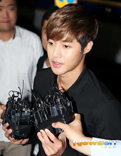 Kim Hyun Joong akhirnya meminta maaf atas penganiayaan yang dilakukannya pada sang kekasih @Newsen