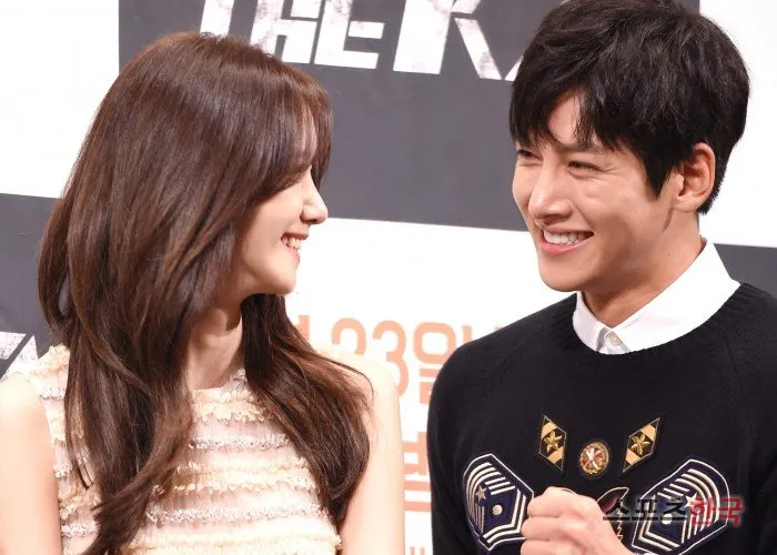 Yoona bisa membuat Ji Chang Wook tertawa © OSEN