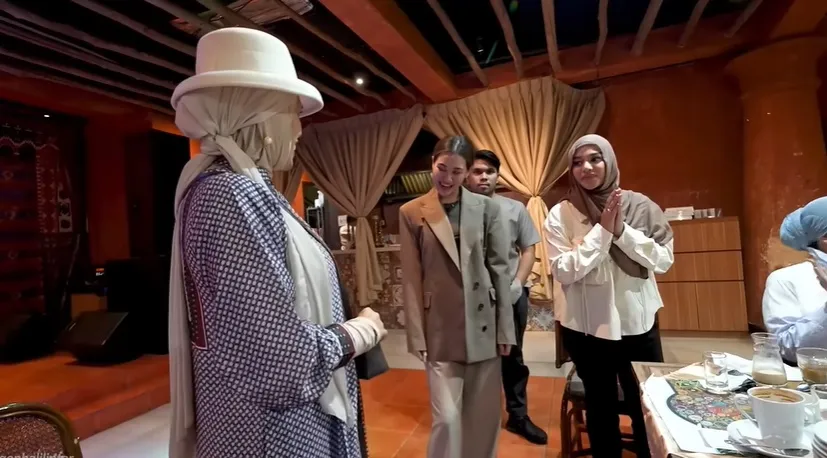 Potret Lenggogeni Faruk pakai tas dari Aaliyah Massaid (credit: Youtube.com/GEN HALILINTAR)