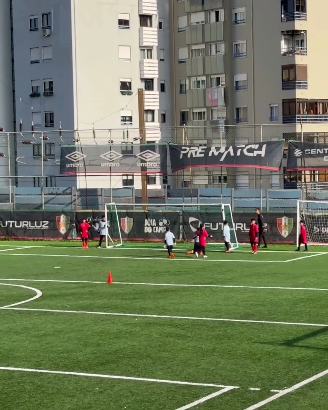 Potret Kala anak Zaskia Adya Mecca ikut camp sepak bola di Portugal (credit: Instagram.com/zaskiadyamecca/)