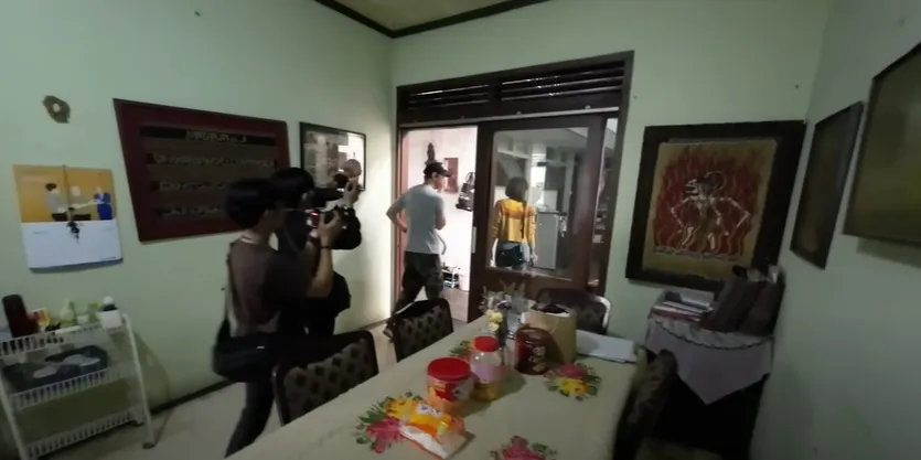 Potret rumah kakek dan nenek Adinia Wirasti tak banyak berubah (credit: Youtube.com/Sara Wijayanto)