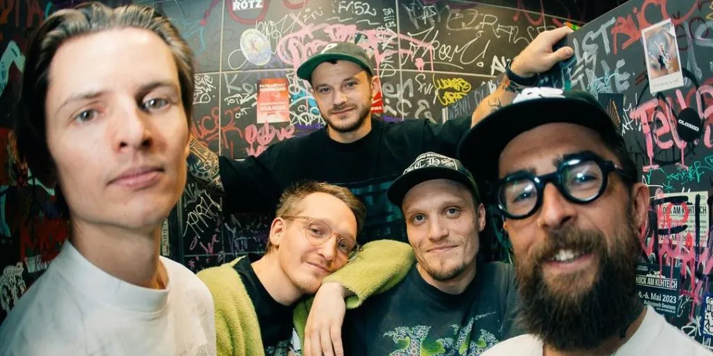 Neck Deep - Heartbreak Of The Century