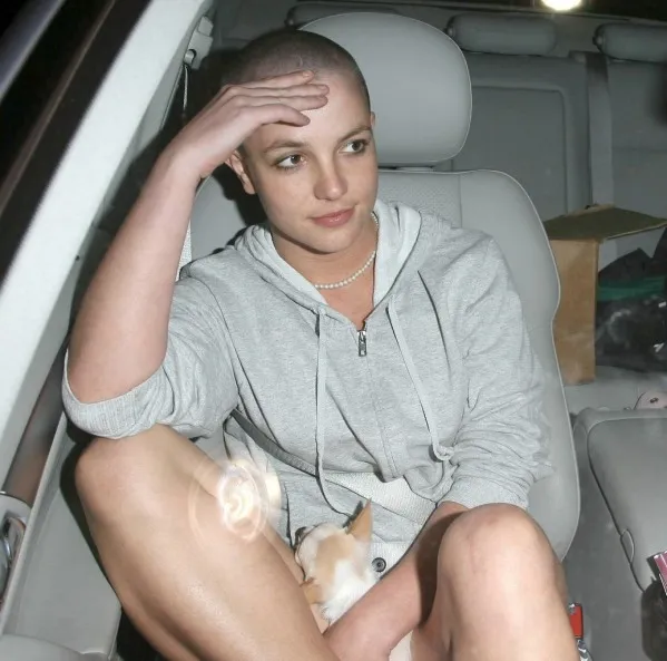Britney Spears Pangkas Habis Rambut