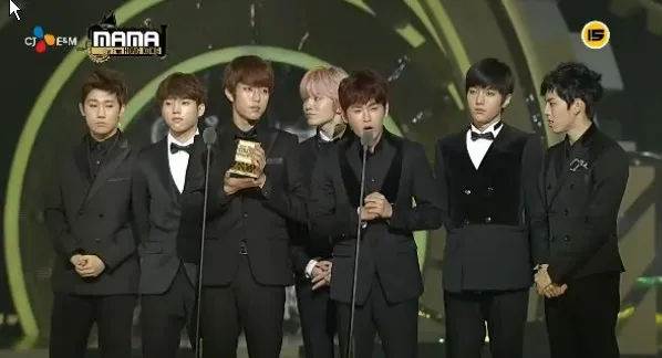 Infinite menang Best Male Group @mwave