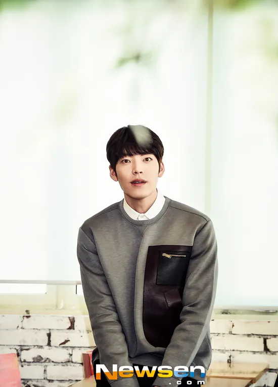 Kim Woo Bin curcol bagaiman seru dan khawatir saat menerima tawaran film TWENTY. ©mwave.interest.me