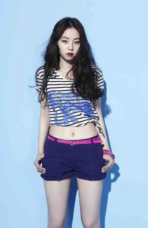 Sohee memiliki lingkar pinggang yang ideal. ©soompi.com