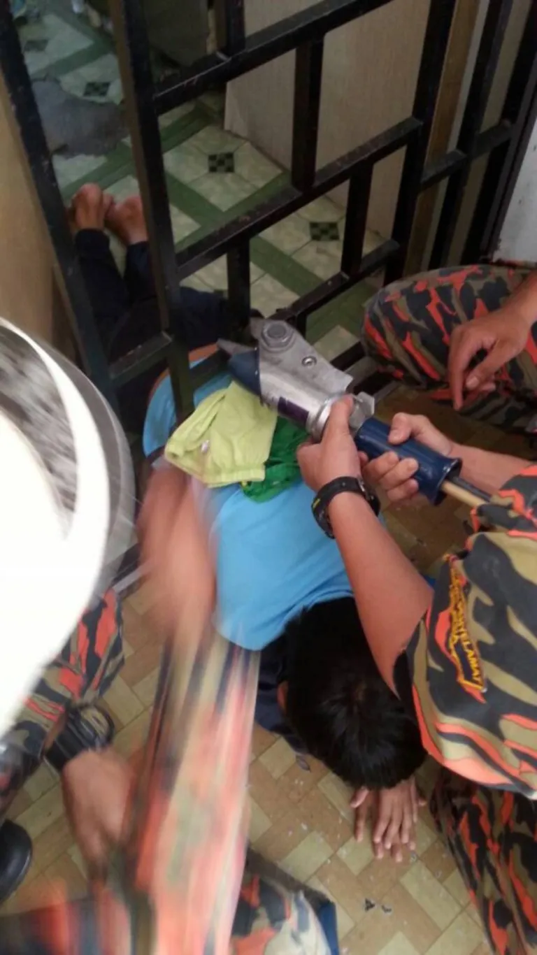 Haimin, sang anak, berhasil diselamatkan setelah kepergok tetangga © World of Buzz