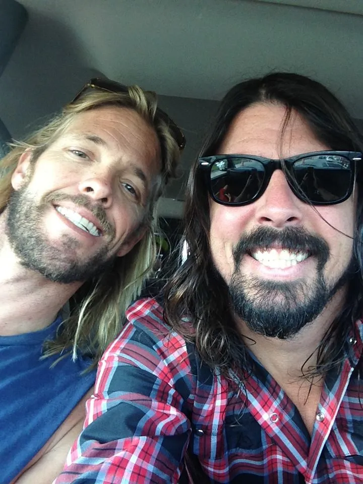 Dave Grohl dan Taylor Hawkins, drummer Foo Fighters ©facebook