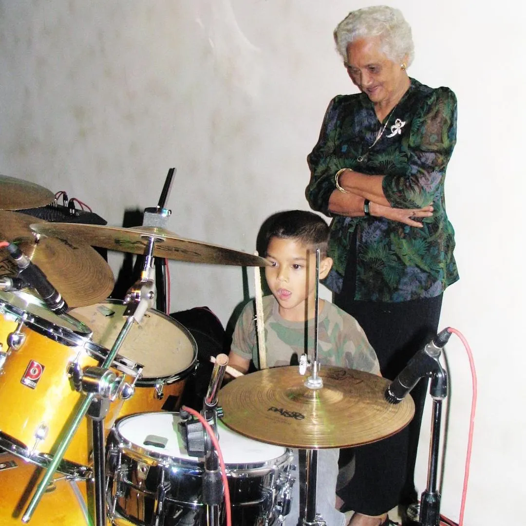 Potret Masa Kecil Al Ghazali Bersama Oma (Credit: Instagram/alghazali7)