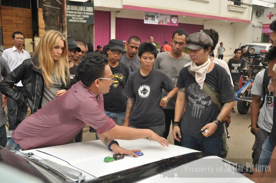 Helfi saat mengarahkan kru | Proprty: Skylar Pictures
