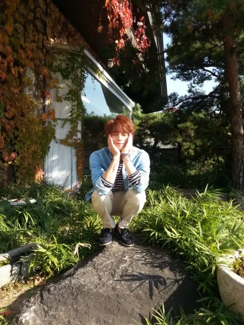 Tampak tenang dan damai, Jaejoong pun tersenyum | via @bornfreeonekiss