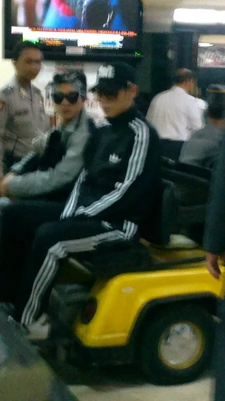 taeyang - t.o.p di bandara soekarno hatta cr:via bigbangworldwide