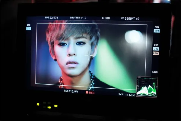 Daehyun sedang melakukan syuting MV terbaru untuk B.A.P? ©allkpop.com
